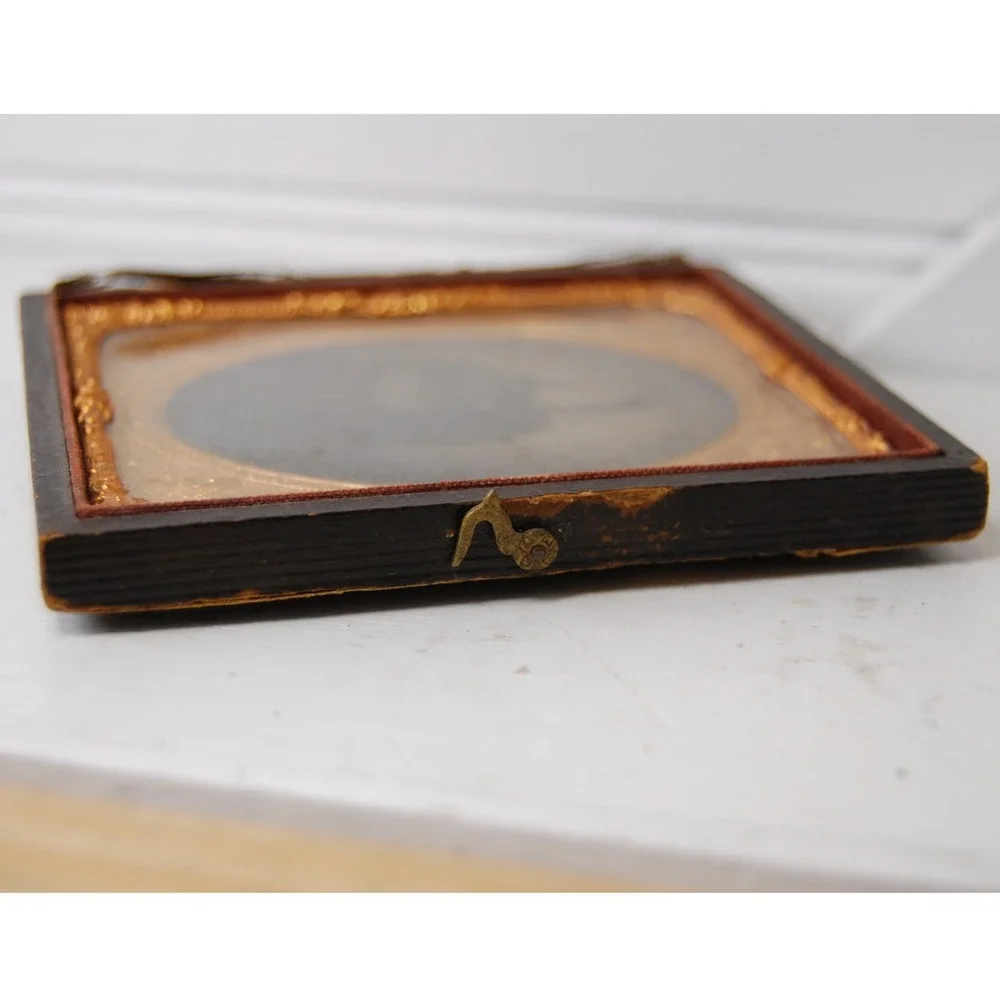Antique Daguerrotype photo Possible Post Mortem Tintype Women‎ picture frame